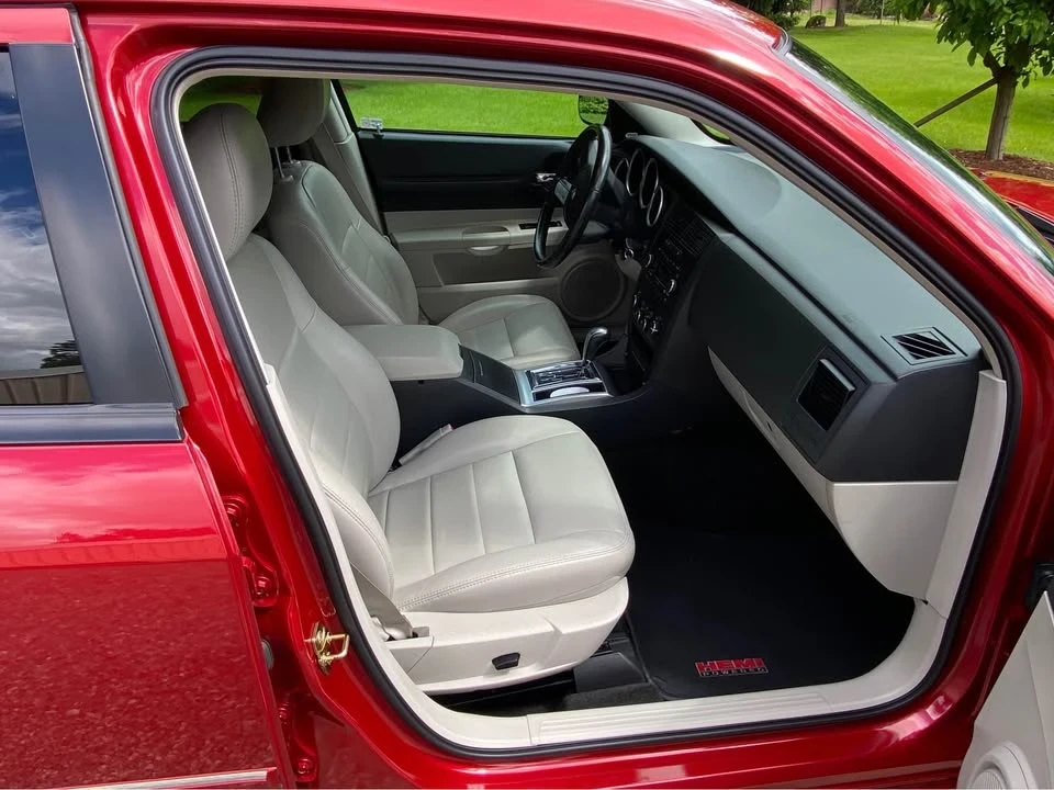 2005 Dodge Magnum 2nd Gen Wagon - Image 12 of 18