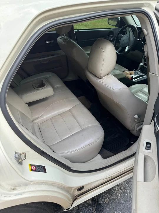 2005 Dodge Magnum 2nd Gen Wagon - Image 5 of 8