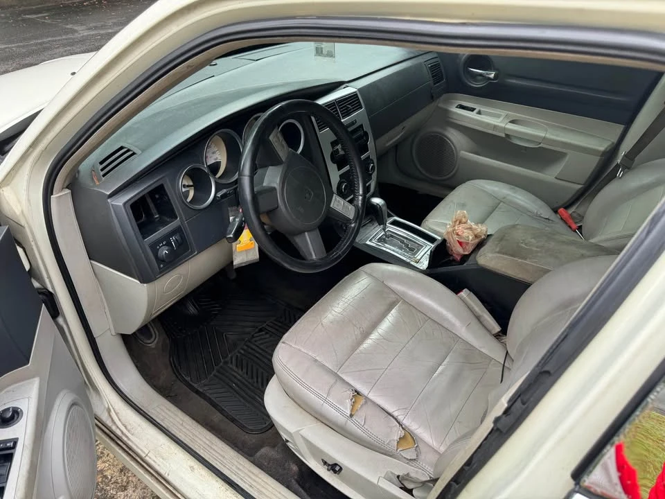 2005 Dodge Magnum 2nd Gen Wagon - Image 7 of 8