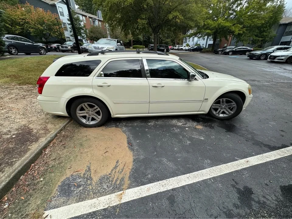 2005 Dodge Magnum 2nd Gen Wagon - Image 2 of 8