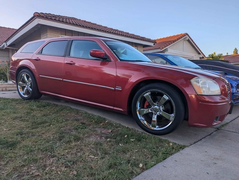 2005 Dodge Magnum 2nd Gen Wagon - Image 3 of 7