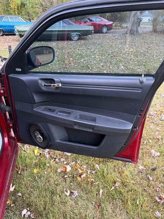 2005 Dodge Magnum 2nd Gen Wagon - Image 13 of 18