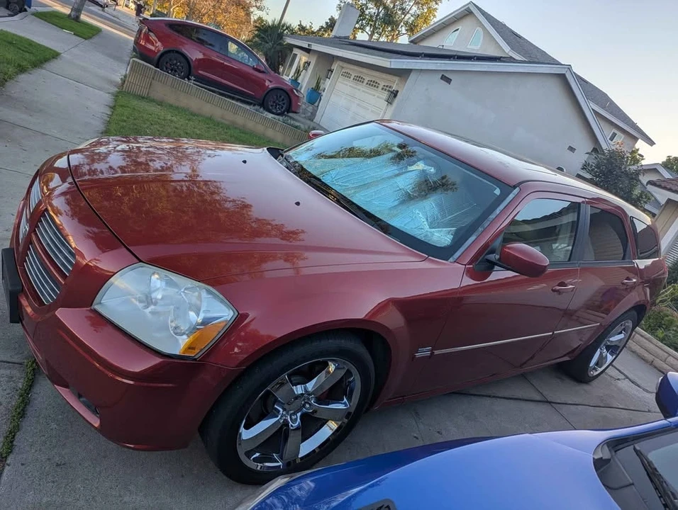 2005 Dodge Magnum 2nd Gen Wagon - Image 4 of 7
