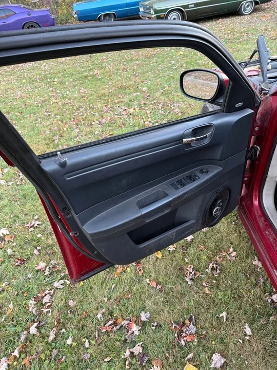 2005 Dodge Magnum 2nd Gen Wagon - Image 8 of 18
