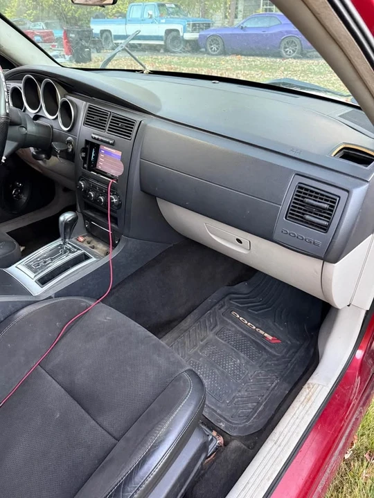 2005 Dodge Magnum 2nd Gen Wagon - Image 14 of 18
