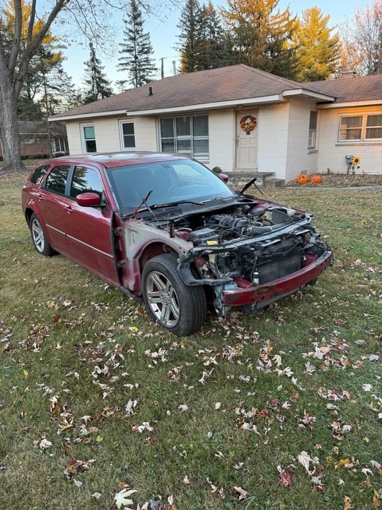 2005 Dodge Magnum 2nd Gen Wagon - Image 2 of 18