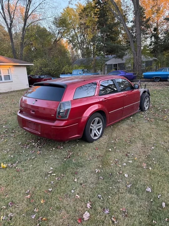 2005 Dodge Magnum 2nd Gen Wagon - Image 4 of 18
