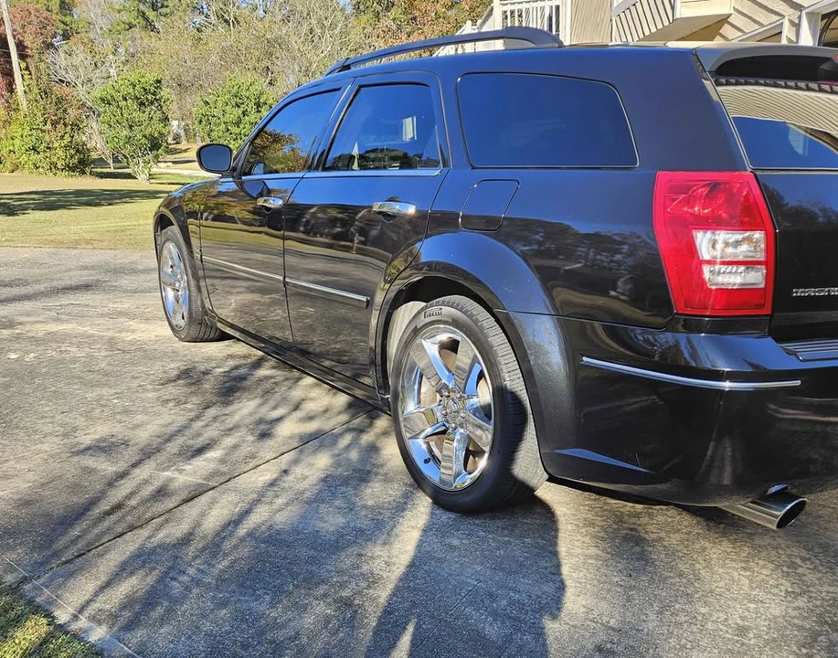 2005 Dodge Magnum 2nd Gen Wagon - Image 2 of 20