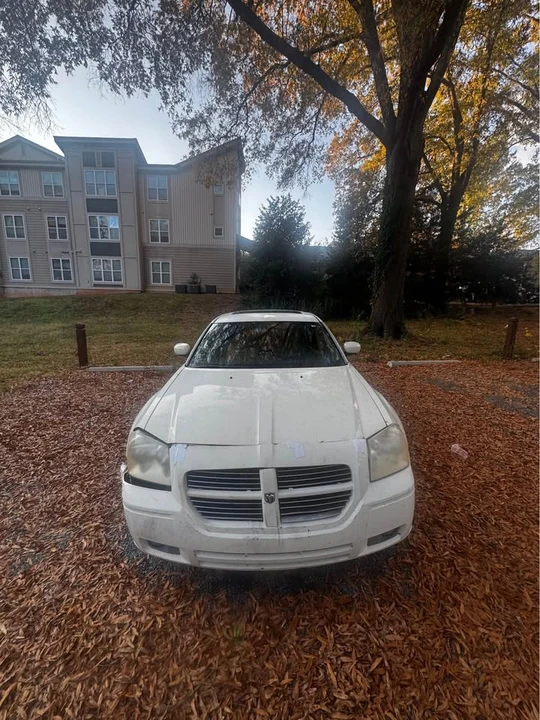2005 Dodge Magnum 2nd Gen Wagon - Image 5 of 8