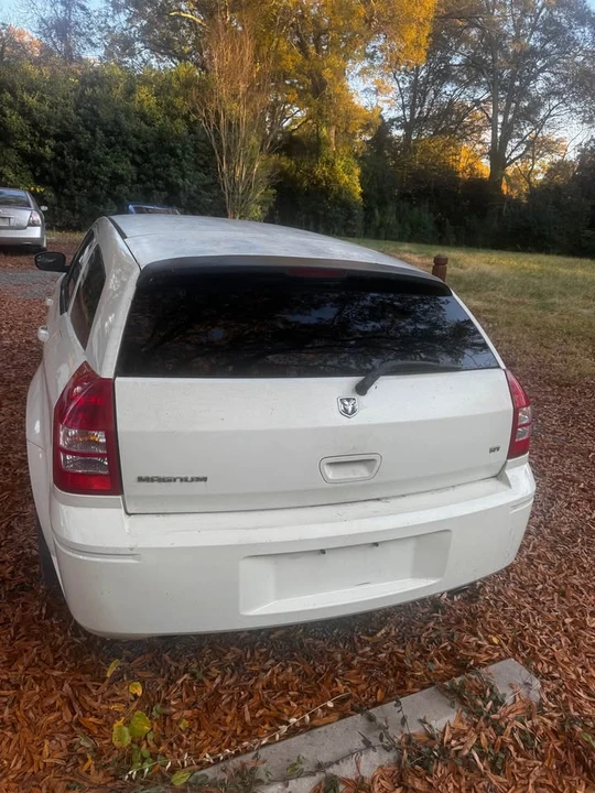 2005 Dodge Magnum 2nd Gen Wagon - Image 3 of 8