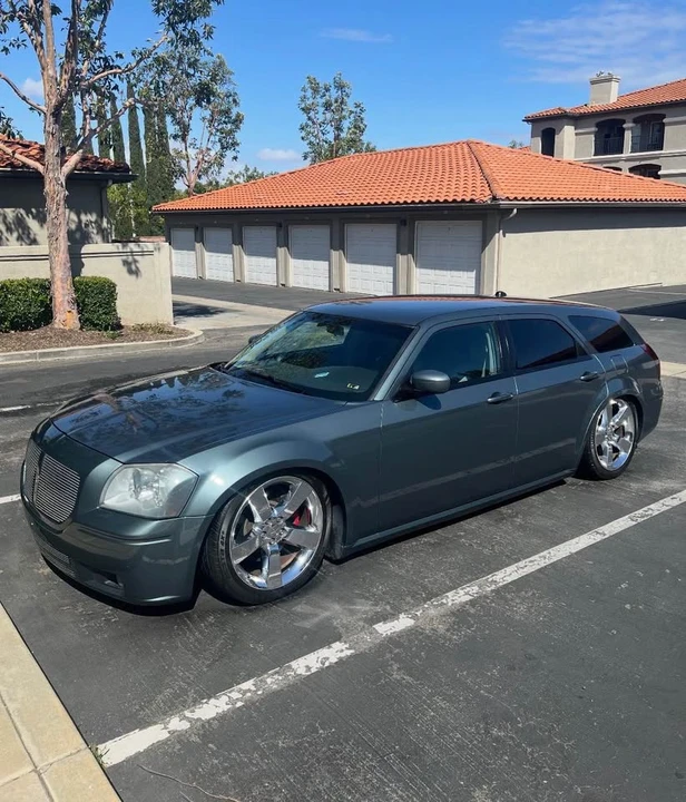 2005 Dodge Magnum 2nd Gen Wagon - Image 2 of 5