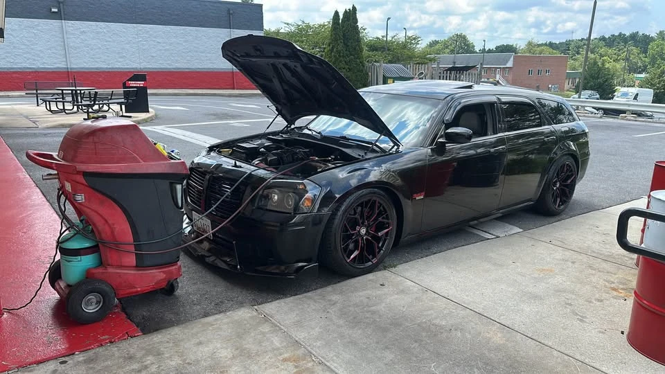 2005 Dodge Magnum 2nd Gen Wagon - Image 10 of 19