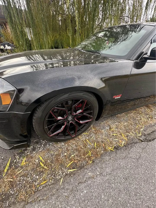 2005 Dodge Magnum 2nd Gen Wagon - Image 2 of 19