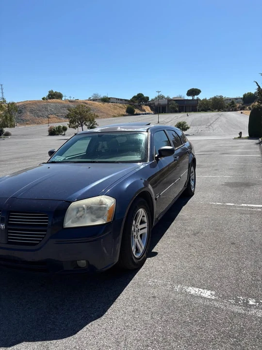 2005 Dodge Magnum 2nd Gen Wagon - Image 3 of 12