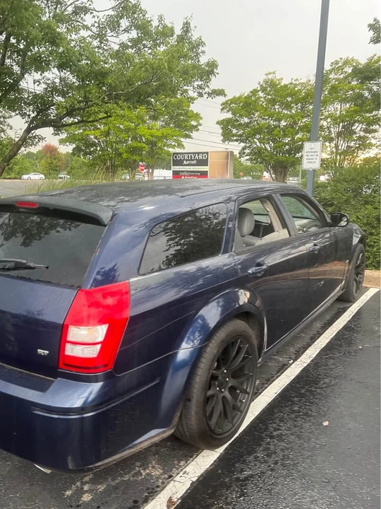2005 Dodge Magnum 2nd Gen Wagon - Image 8 of 9