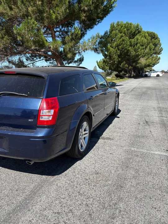 2005 Dodge Magnum 2nd Gen Wagon - Image 8 of 12