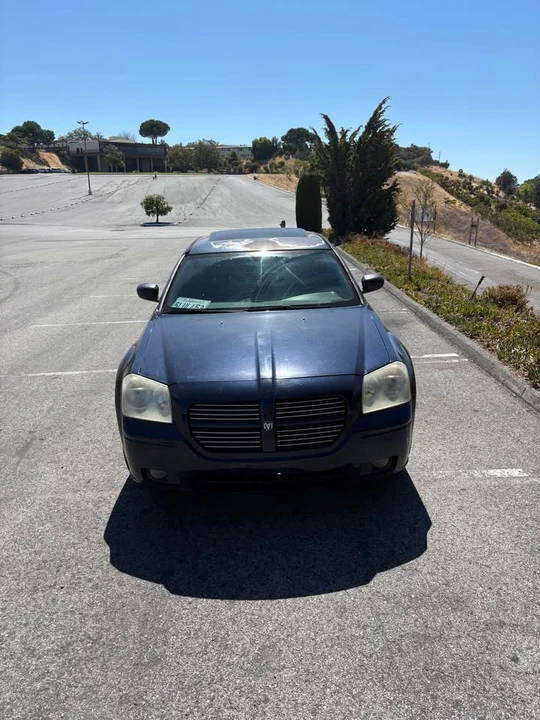 2005 Dodge Magnum 2nd Gen Wagon - Image 2 of 12
