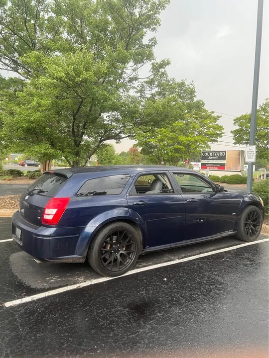 2005 Dodge Magnum 2nd Gen Wagon - Image 7 of 9