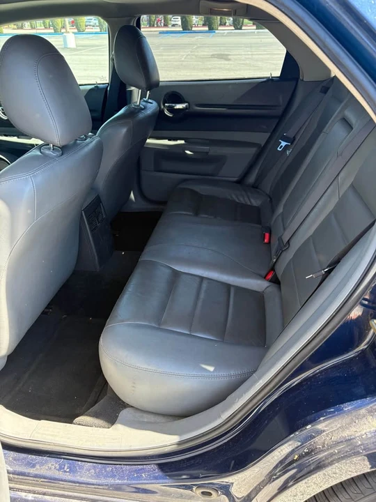 2005 Dodge Magnum 2nd Gen Wagon - Image 4 of 12