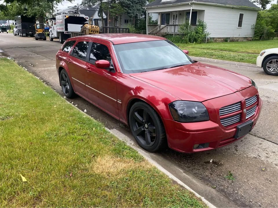 2005 Dodge Magnum 2nd Gen Wagon - Image 2 of 5