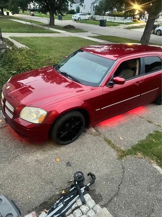 2005 Dodge Magnum 2nd Gen Wagon - Image 4 of 8