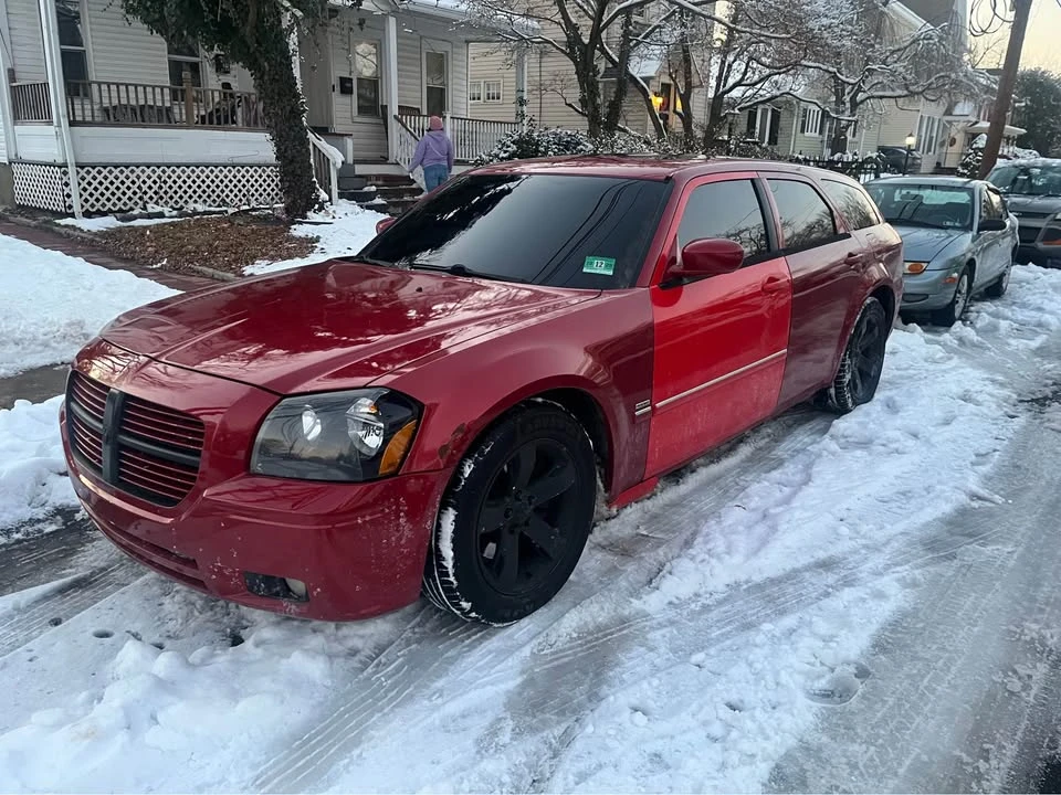 2005 Dodge Magnum 2nd Gen Wagon - Image 2 of 7