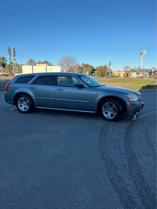 2005 Dodge Magnum 2nd Gen Wagon - Image 3 of 5