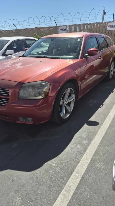 2005 Dodge Magnum 2nd Gen Wagon - Image 2 of 3