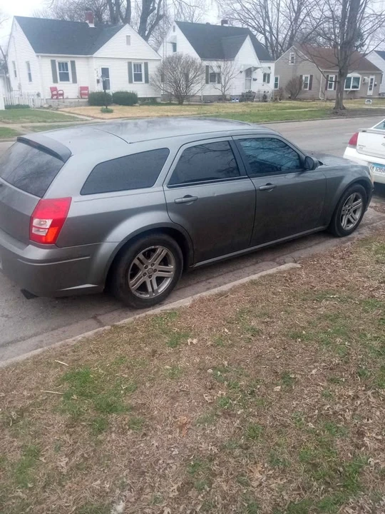 2005 Dodge Magnum 2nd Gen Wagon - Image 6 of 6