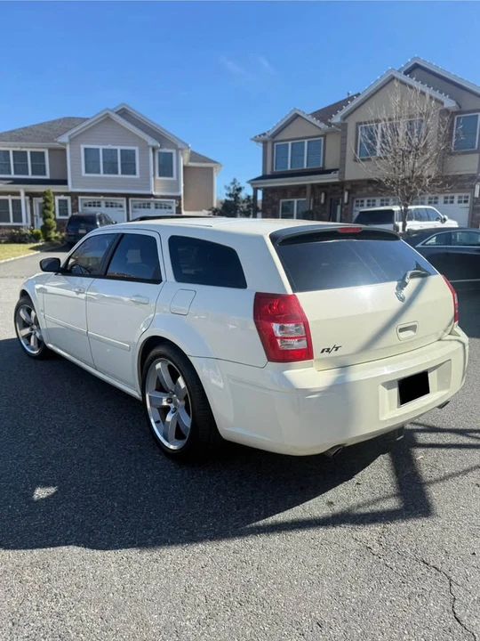 2005 Dodge Magnum 2nd Gen Wagon - Image 4 of 20
