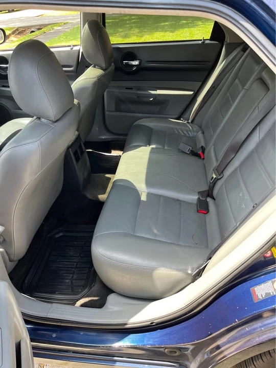2005 Dodge Magnum 2nd Gen Wagon - Image 9 of 10