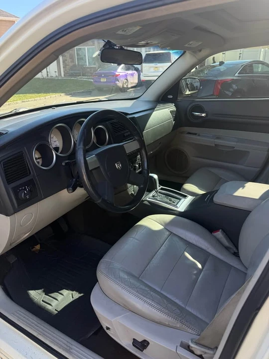 2005 Dodge Magnum 2nd Gen Wagon - Image 7 of 20
