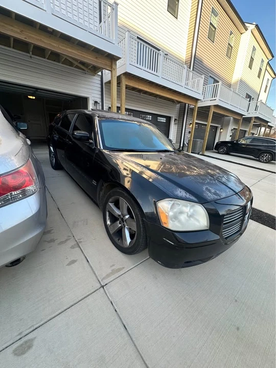 2005 Dodge Magnum 2nd Gen Wagon - Image 2 of 4