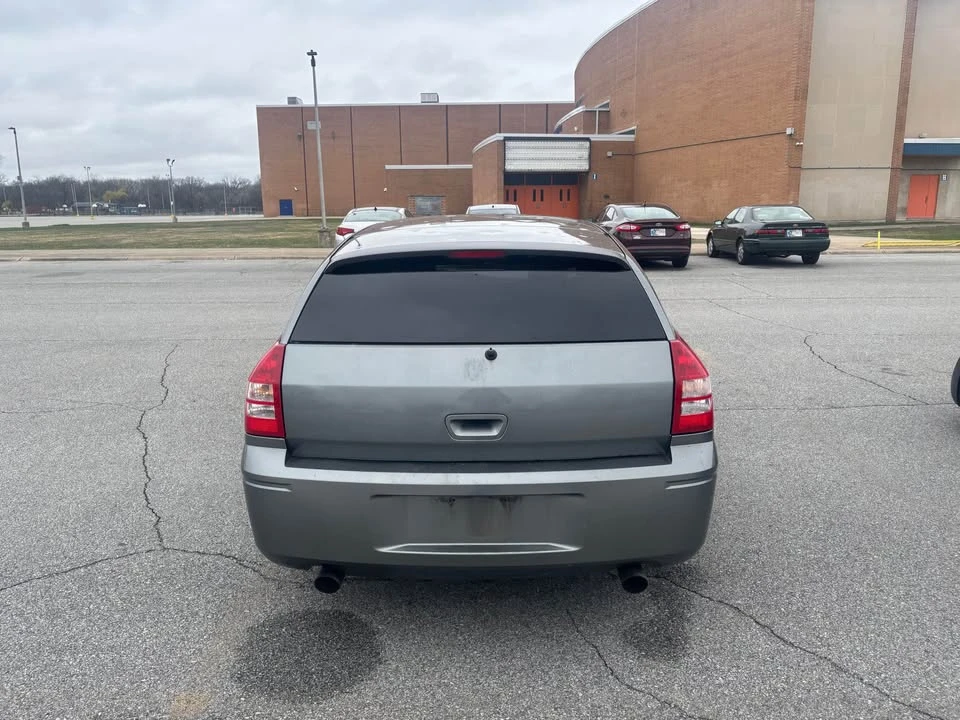 2005 Dodge Magnum 2nd Gen Wagon - Image 2 of 9