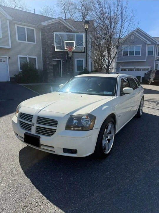 2005 Dodge Magnum 2nd Gen Wagon - Image 2 of 20