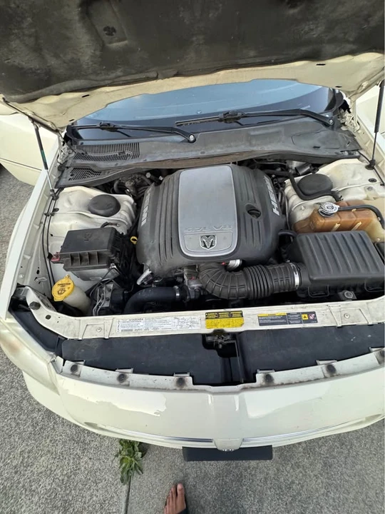 2005 Dodge Magnum 2nd Gen Wagon - Image 8 of 9