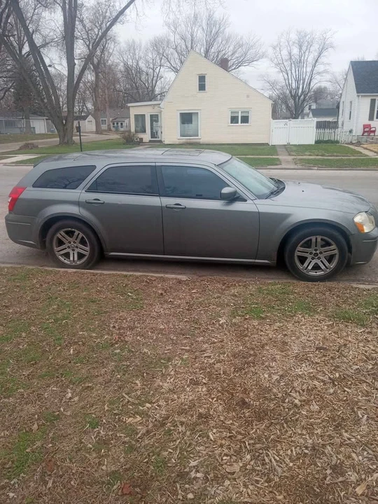 2005 Dodge Magnum 2nd Gen Wagon - Image 2 of 6