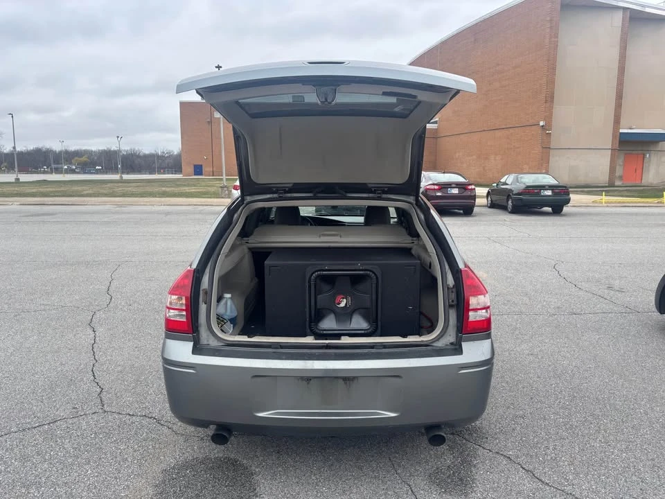 2005 Dodge Magnum 2nd Gen Wagon - Image 6 of 9