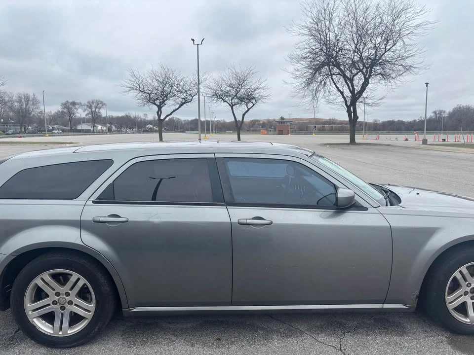 2005 Dodge Magnum 2nd Gen Wagon - Image 4 of 9