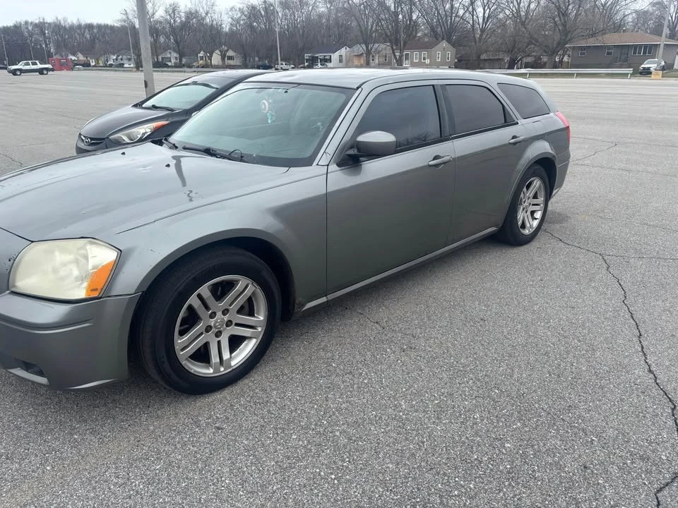 2005 Dodge Magnum 2nd Gen Wagon - Image 5 of 9