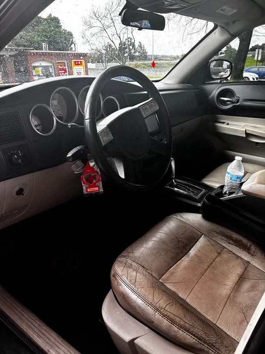 2005 Dodge Magnum 2nd Gen Wagon - Image 10 of 13