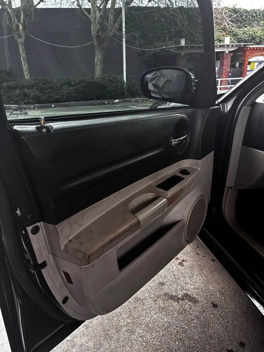 2005 Dodge Magnum 2nd Gen Wagon - Image 11 of 13