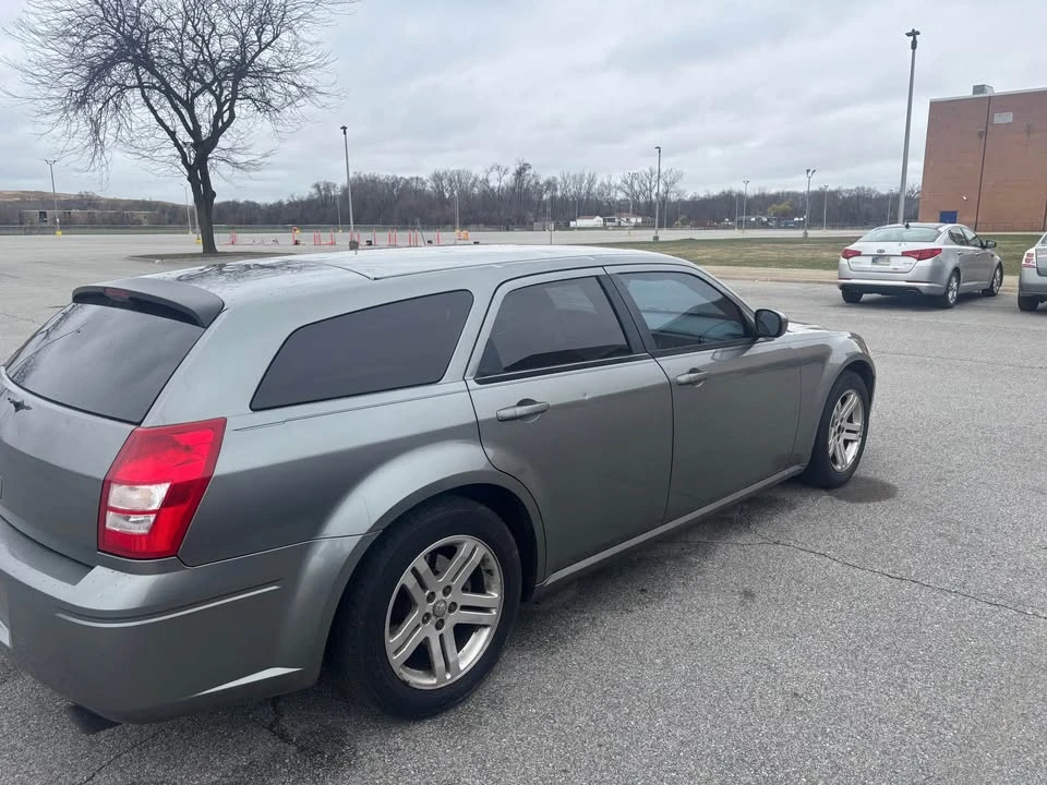 2005 Dodge Magnum 2nd Gen Wagon - Image 3 of 9