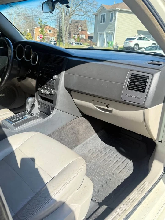 2005 Dodge Magnum 2nd Gen Wagon - Image 15 of 20