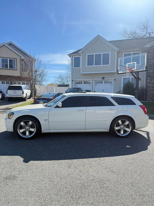 2005 Dodge Magnum 2nd Gen Wagon - Image 3 of 20