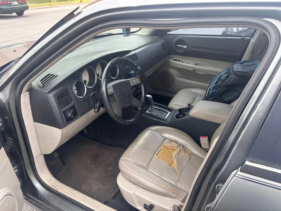 2005 Dodge Magnum 2nd Gen Wagon - Image 8 of 9