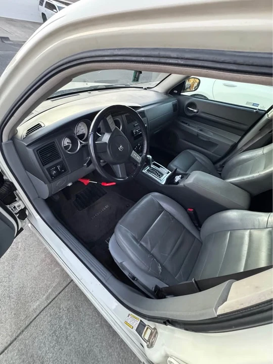 2005 Dodge Magnum 2nd Gen Wagon - Image 4 of 9