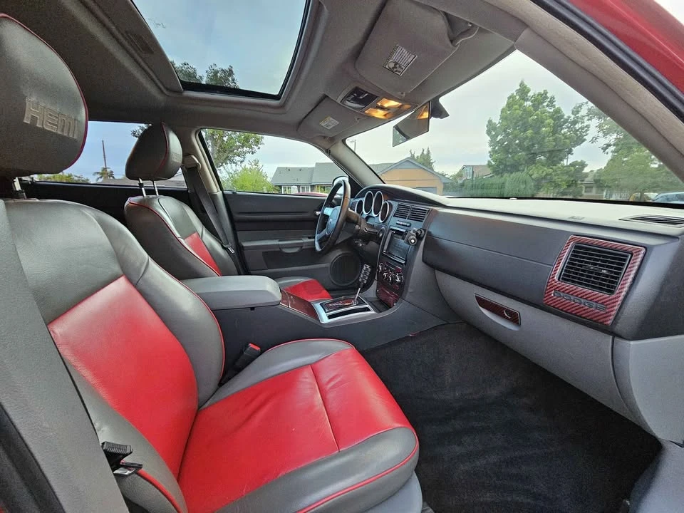2005 Dodge Magnum 2nd Gen Wagon - Image 12 of 14