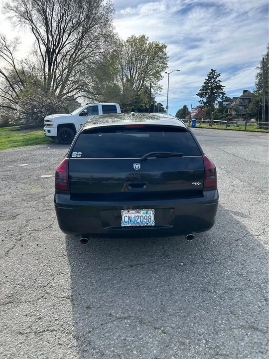 2005 Dodge Magnum 2nd Gen Wagon - Image 2 of 8