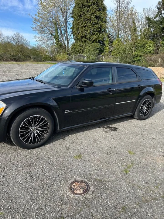 2005 Dodge Magnum 2nd Gen Wagon - Image 3 of 8